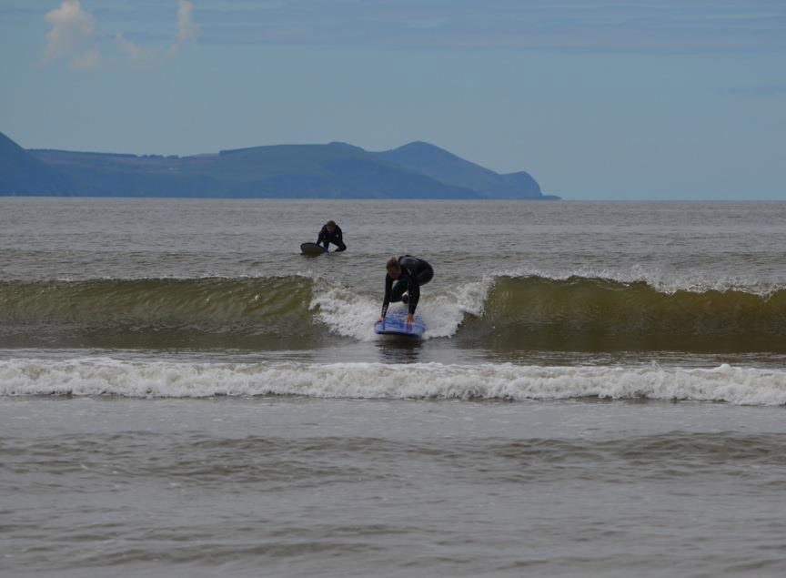 learn to surf on inch beach